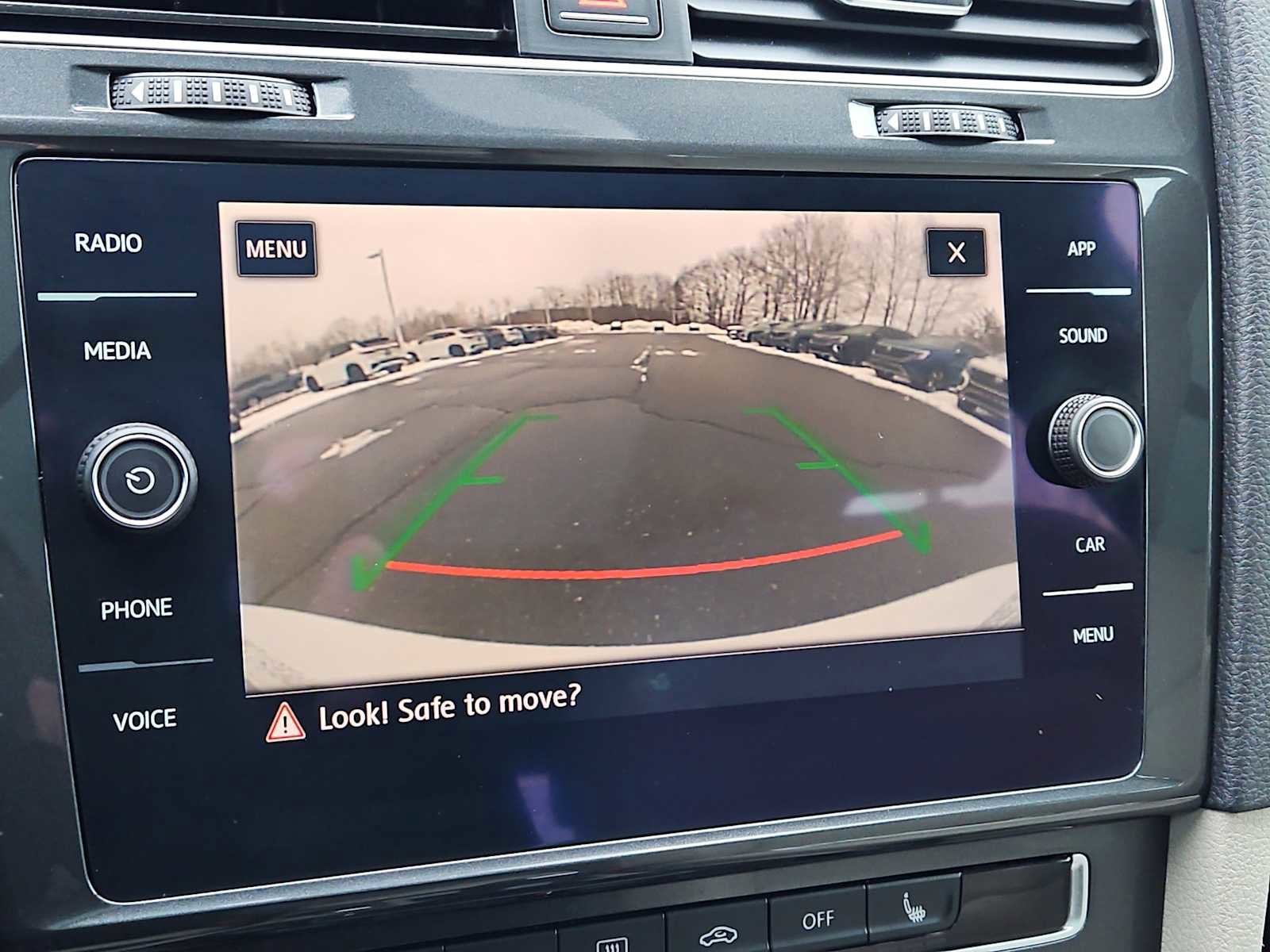 Used 2018 Volkswagen Golf SE image 16