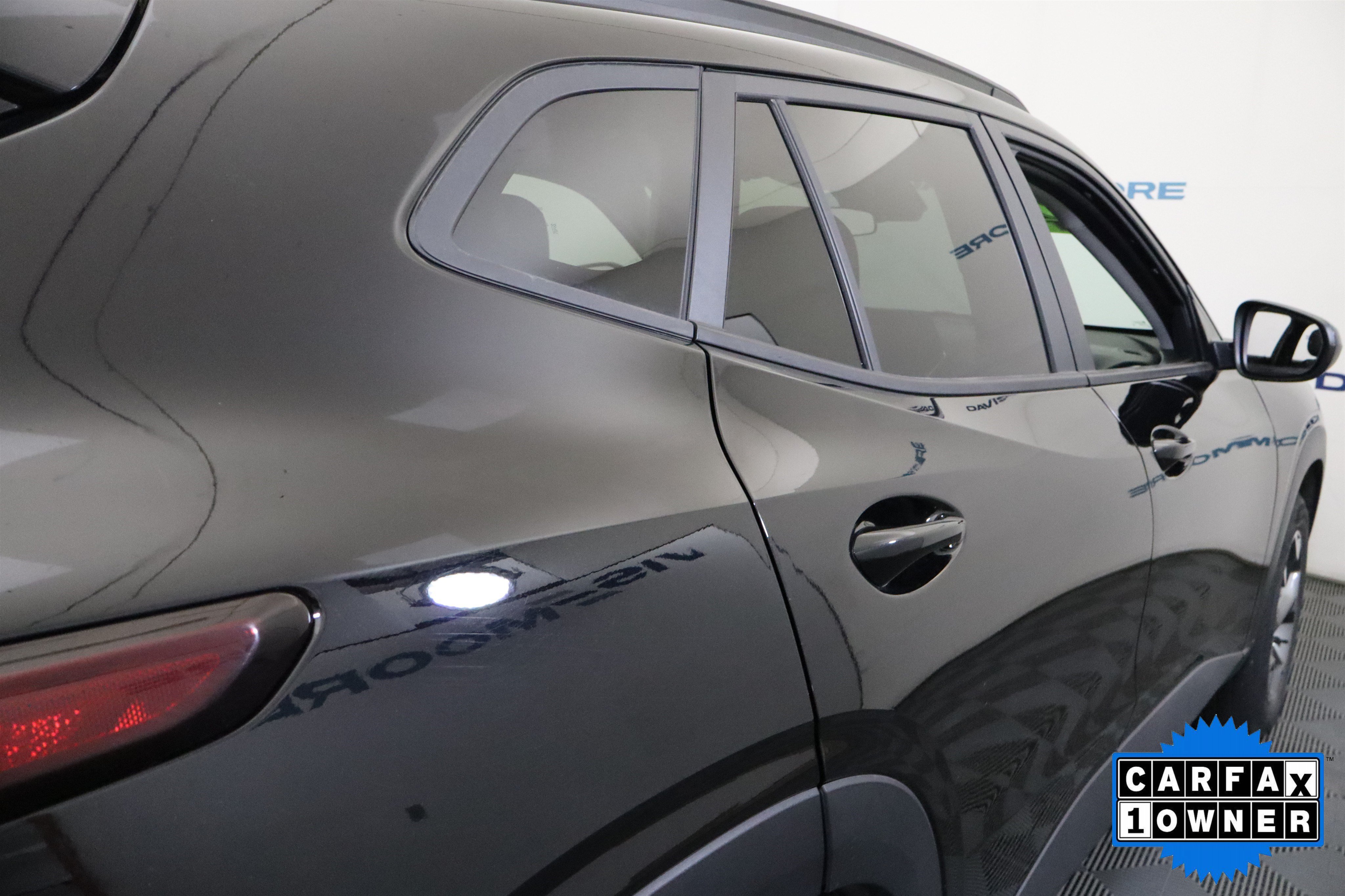Used 2025 Chevrolet Trax LT FWD image 7
