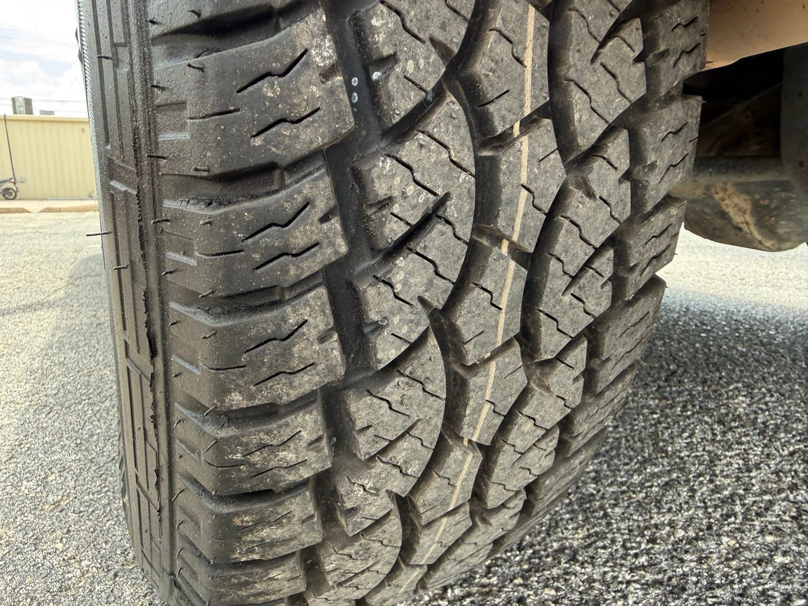 Used 2002 Chevrolet Tracker 4WD w/ Preferred Equipment Group image 9