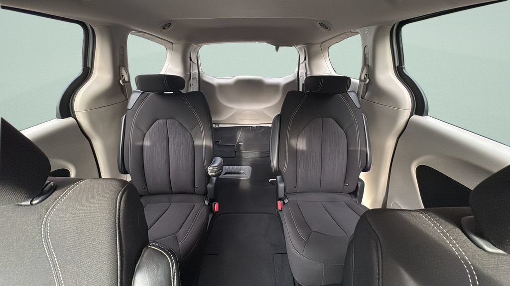 Used 2023 Chrysler Voyager LX FWD image 10
