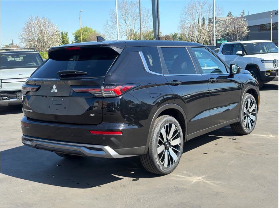 New 2026 Mitsubishi Outlander SE FWD image 5