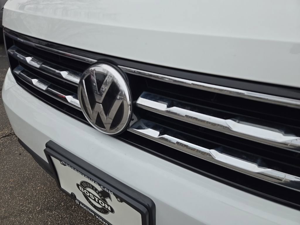 Used 2018 Volkswagen Tiguan SE w/ Panoramic Sunroof Package image 4