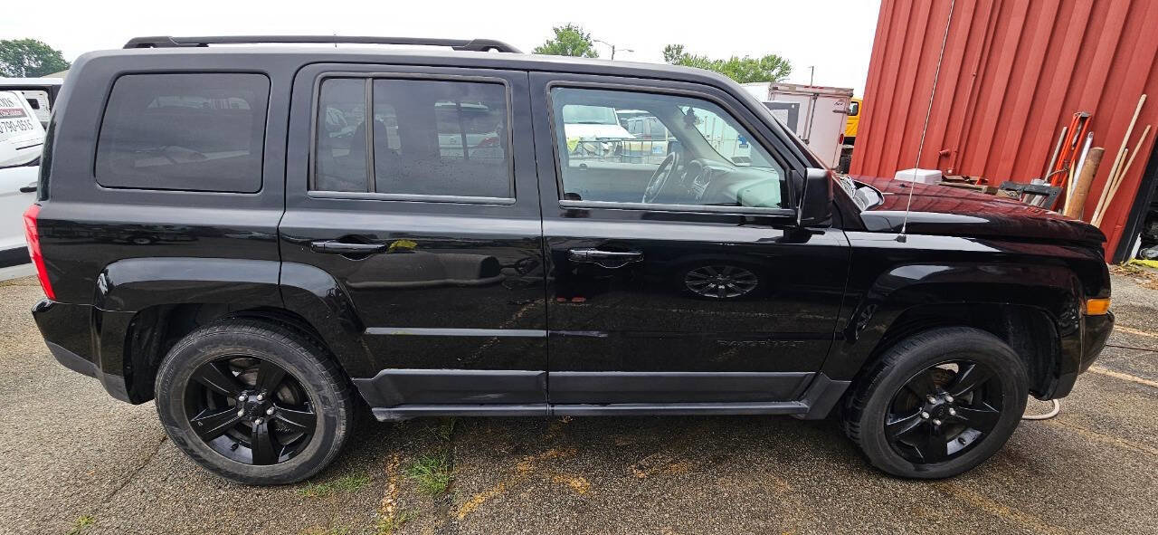 Used 2014 Jeep Patriot Sport w/ Power Value Group image 2