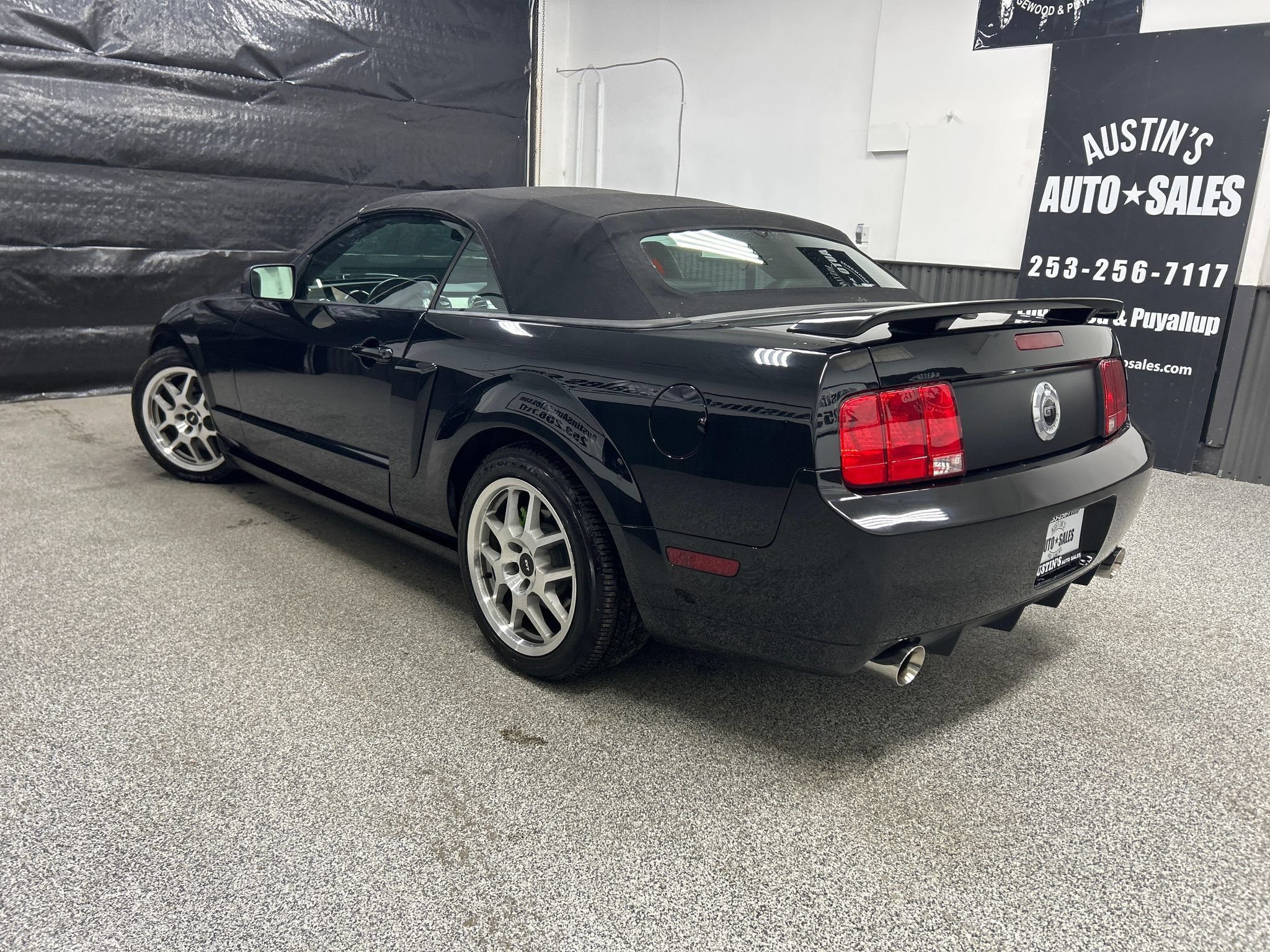 Used 2009 Ford Mustang GT Premium RWD image 4