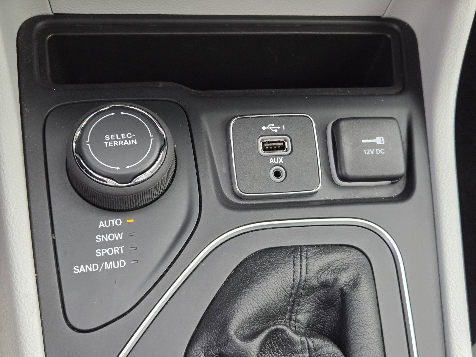 Certified 2022 Jeep Cherokee Latitude Lux w/ Sun & Sound Group AWD/4WD image 14