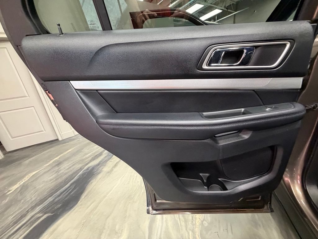 Used 2016 Ford Explorer XLT w/ Equipment Group 202A AWD/4WD image 49