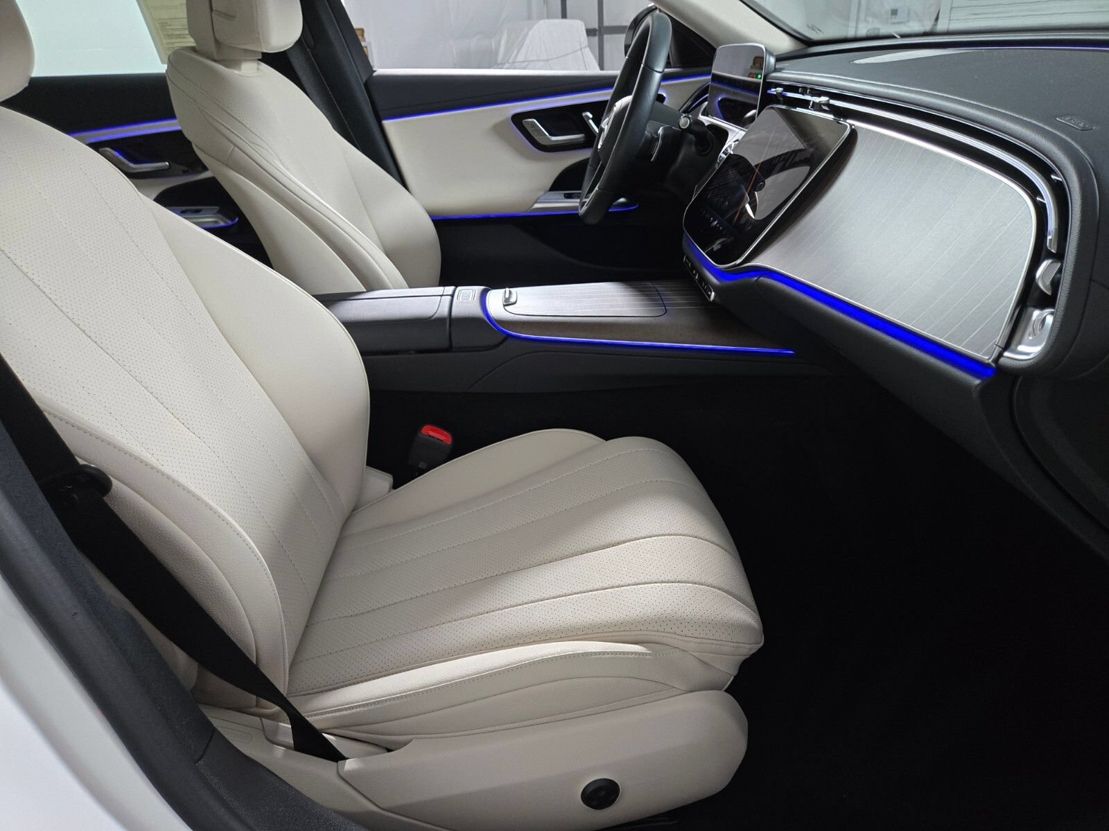 Used 2025 Mercedes-Benz E 350 Sedan image 18