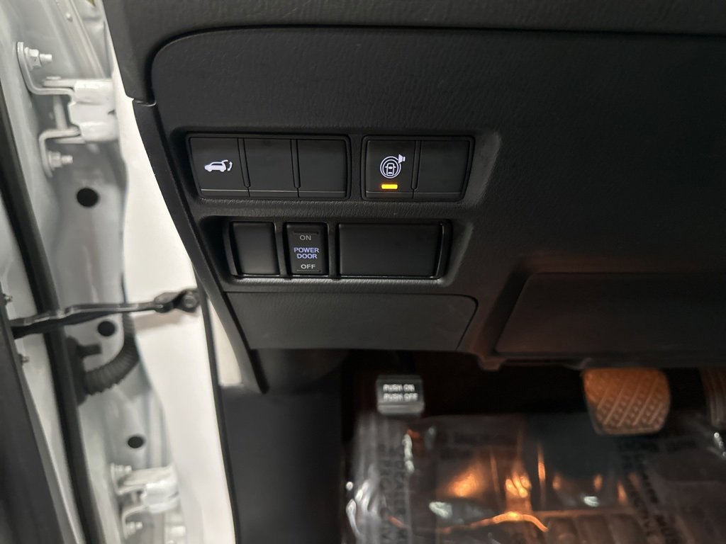 Used 2022 Nissan Armada SL w/ Captain's Chairs Package image 30