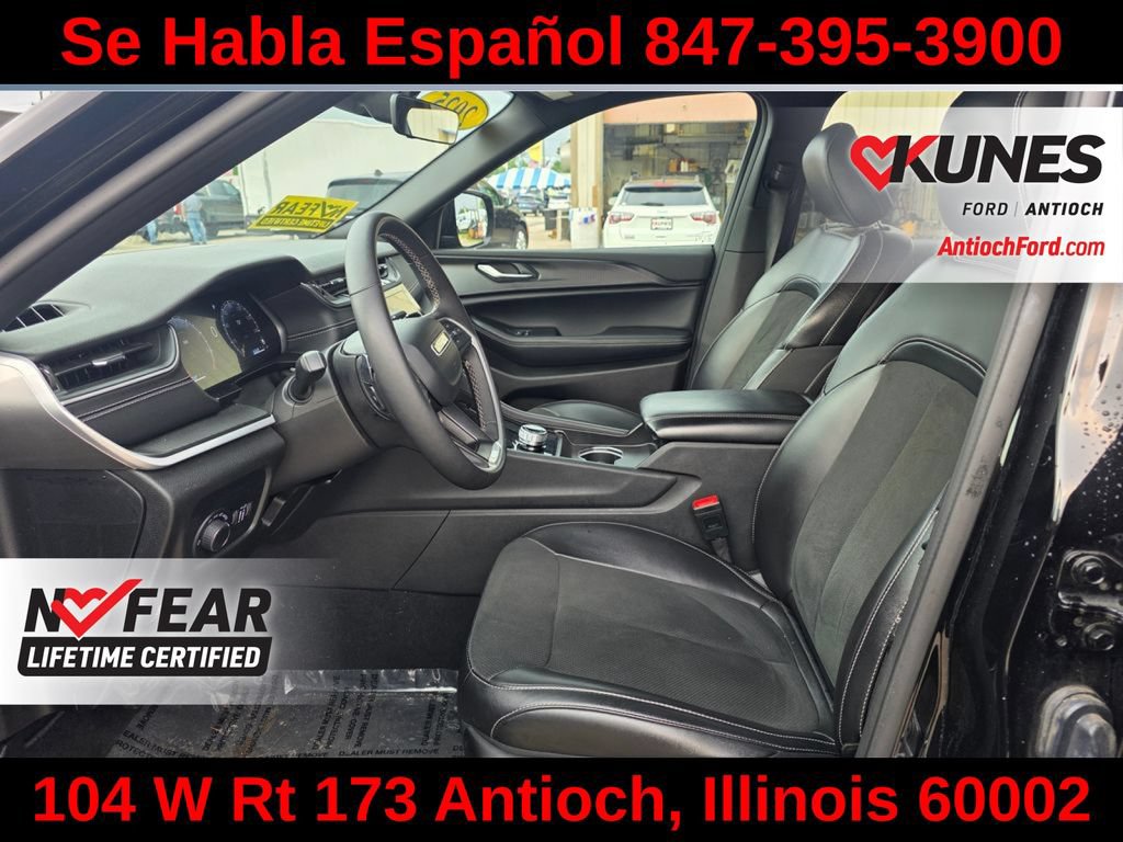 Used 2025 Jeep Grand Cherokee Altitude AWD/4WD image 19