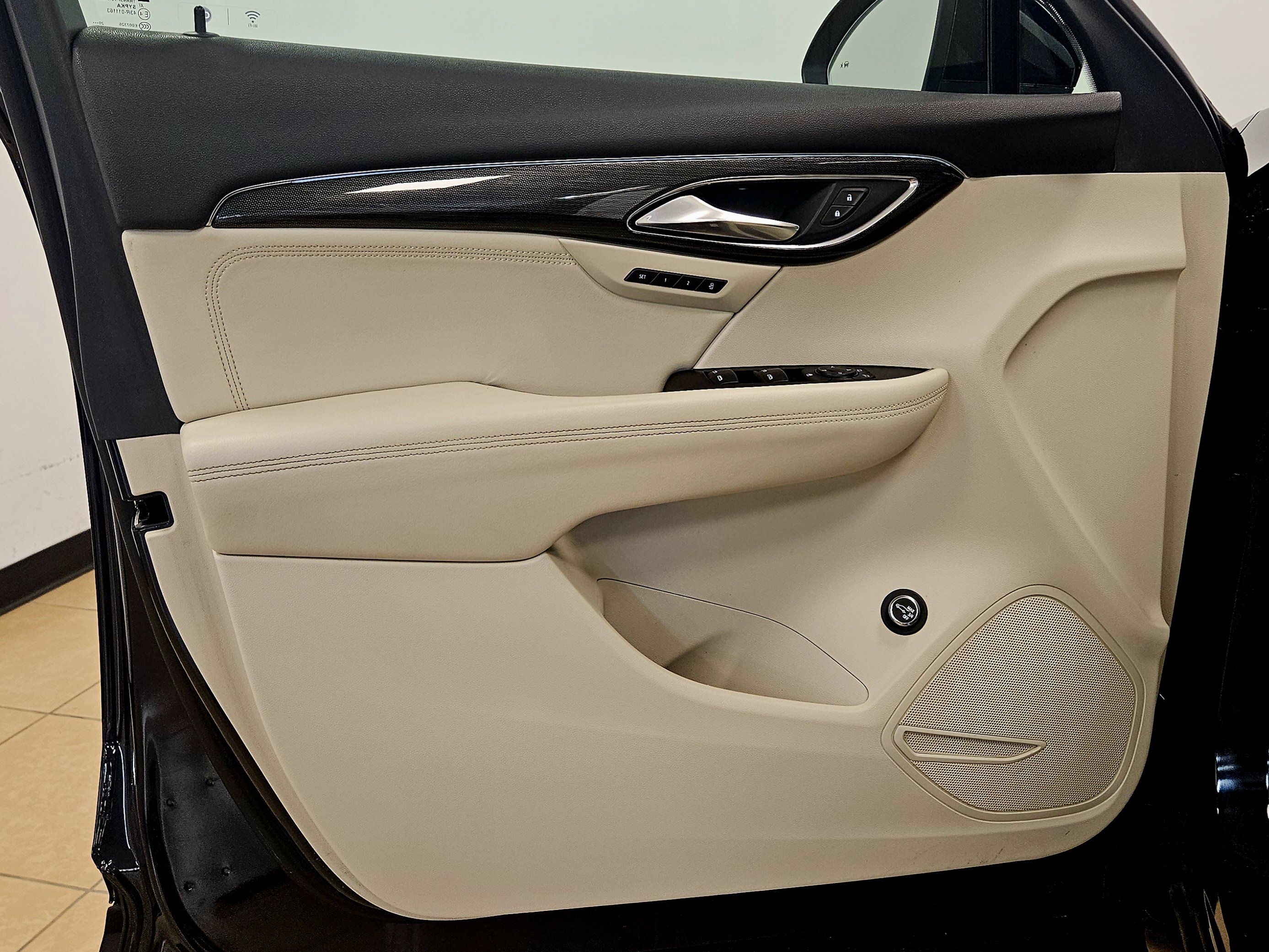 Used 2021 Buick Envision Essence image 12