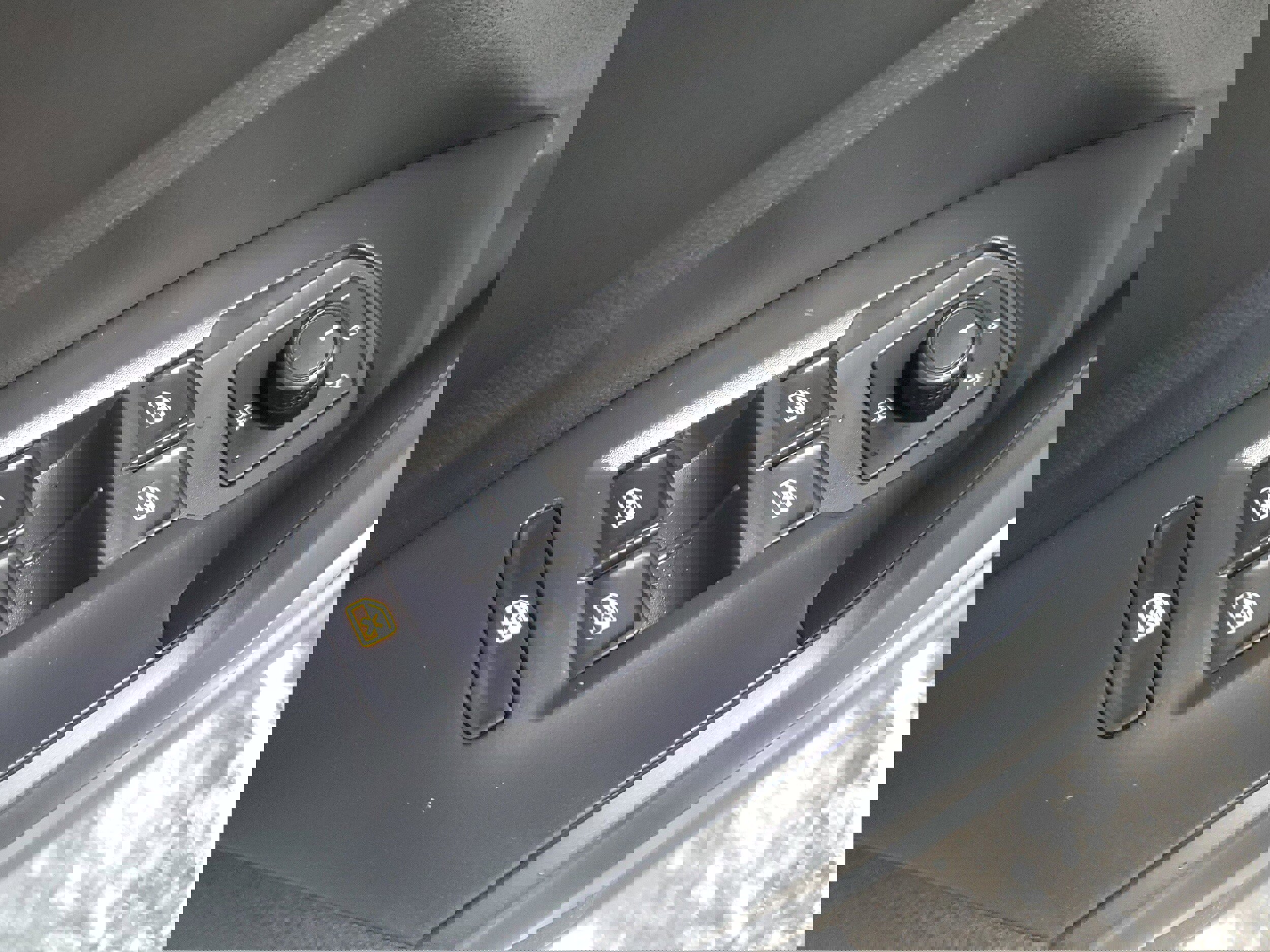 Used 2019 Volkswagen Jetta SEL w/ Cold Weather Package image 12