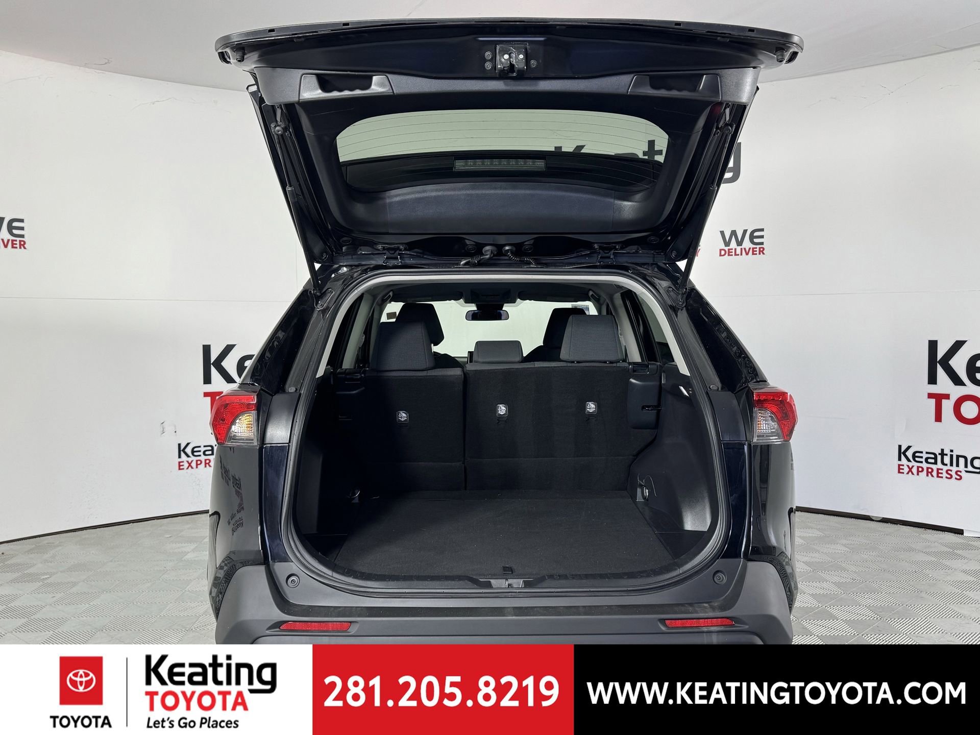 Used 2022 Toyota RAV4 LE image 16