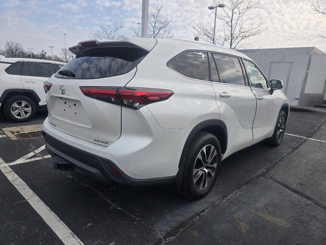 Used 2021 Toyota Highlander XLE image 7