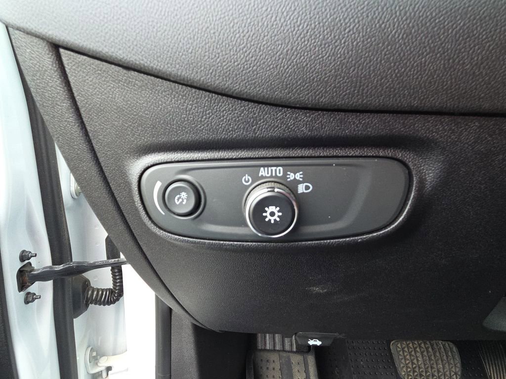 Used 2018 Chevrolet Equinox LT image 20