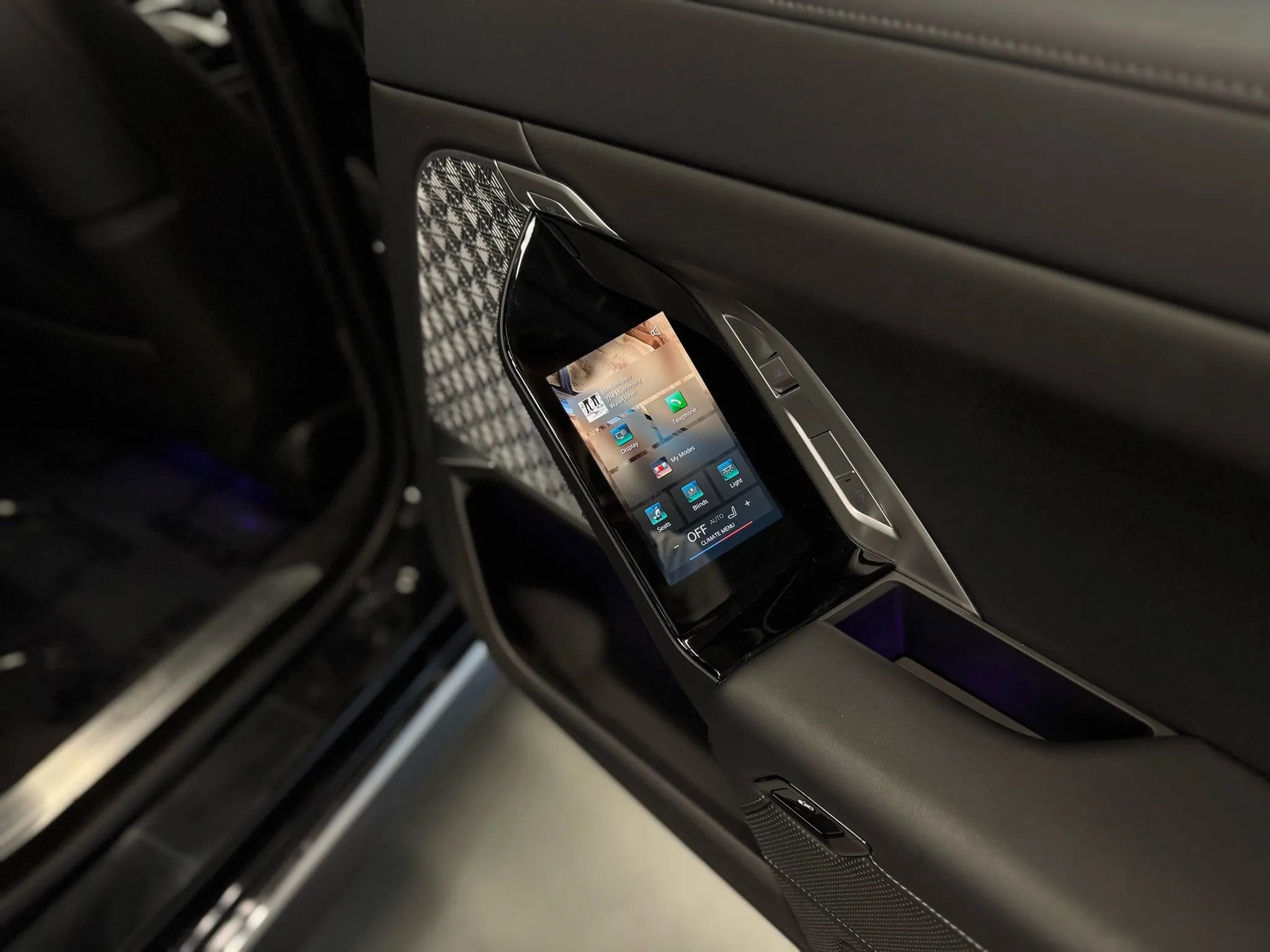 Used 2024 BMW i7 xDrive60 w/ Executive Package image 29