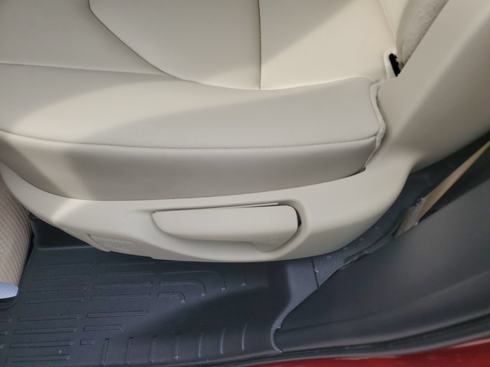 Certified 2024 Toyota Highlander XLE AWD/4WD image 16