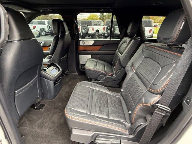 Used 2024 Lincoln Navigator Black Label image 17