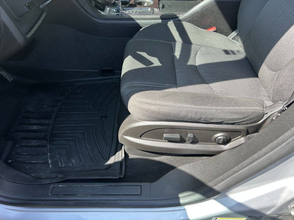 Used 2017 Chevrolet Traverse LT w/ Traveler's Package image 12