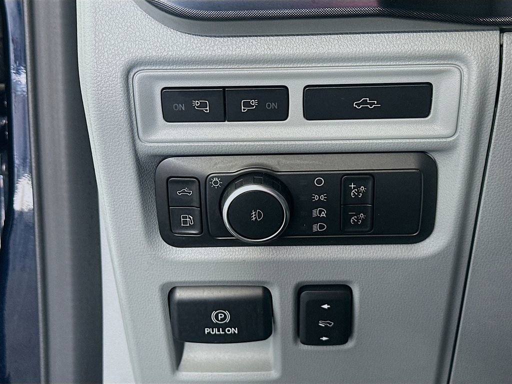 Used 2022 Ford F150 Limited image 10