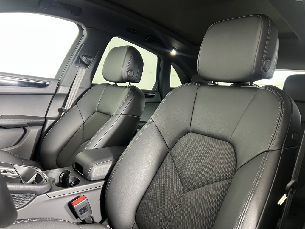 Used 2025 Porsche Macan image 5