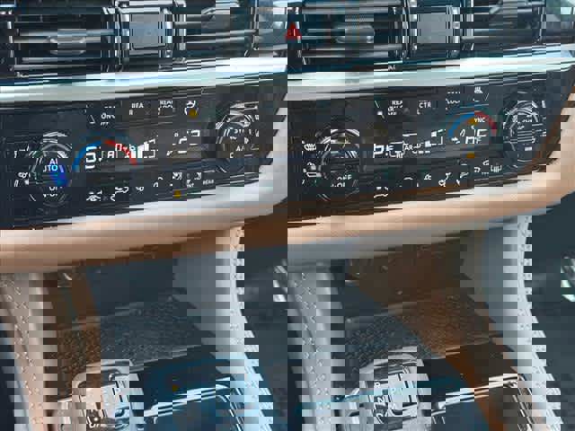 Used 2025 Nissan Pathfinder Platinum w/ Cargo Package image 26