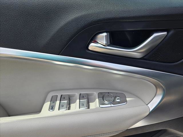Used 2025 Genesis G70 2.5T image 13