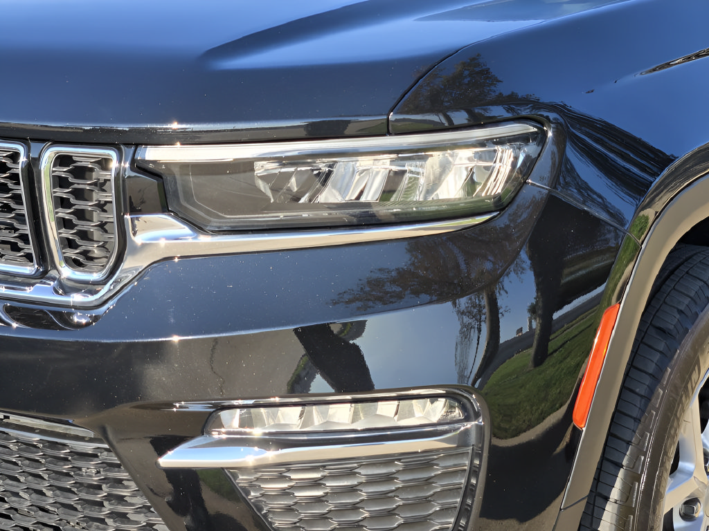 Used 2023 Jeep Grand Cherokee Limited AWD/4WD image 9