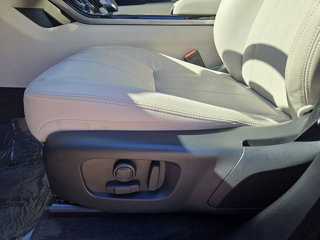 Used 2023 Land Rover Range Rover Velar R-Dynamic S image 25