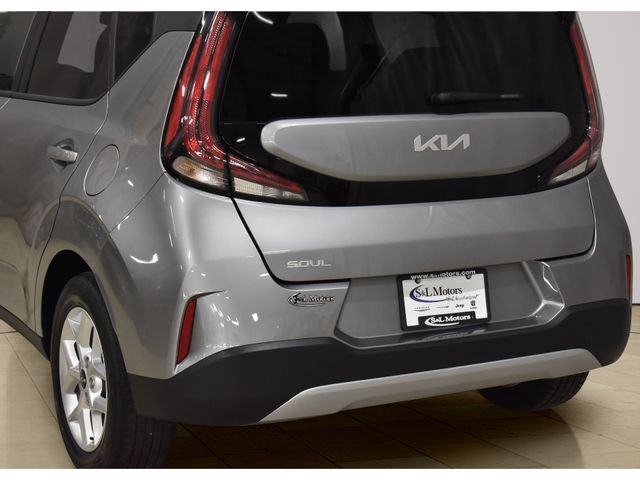 Used 2025 Kia Soul LX w/ LX Technology Package FWD image 13