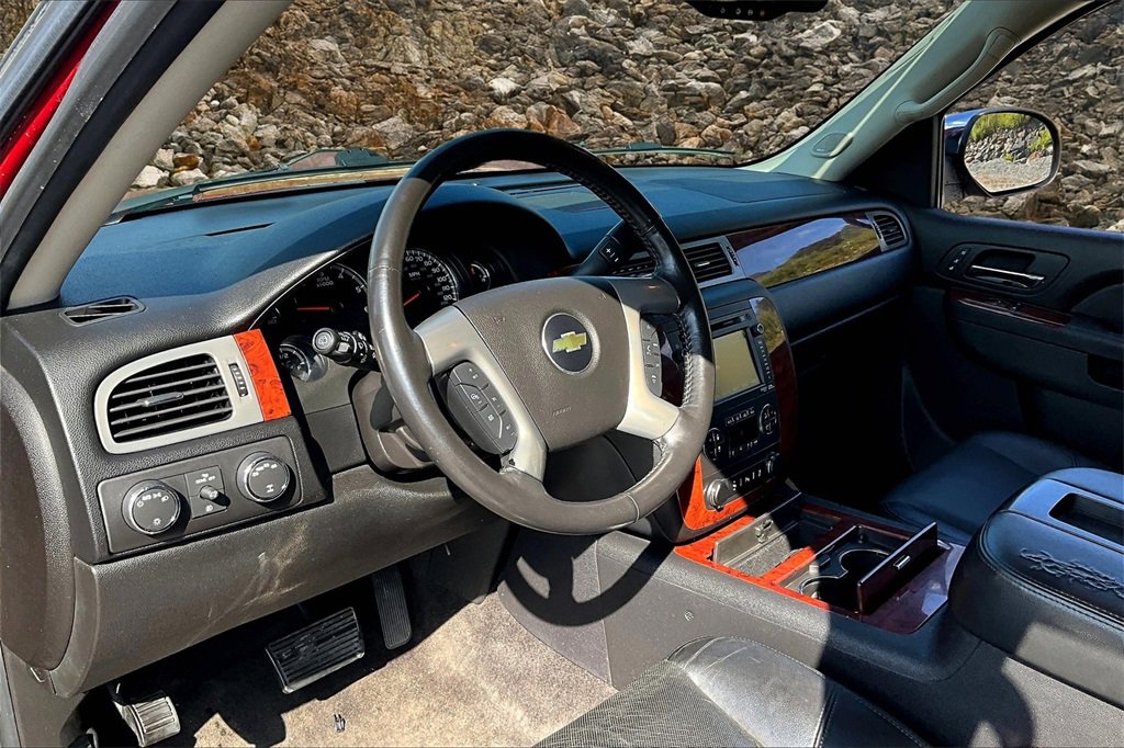 Used 2014 Chevrolet Suburban LTZ image 13