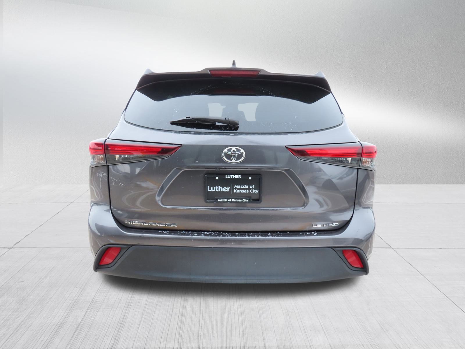 Used 2024 Toyota Highlander LE image 6