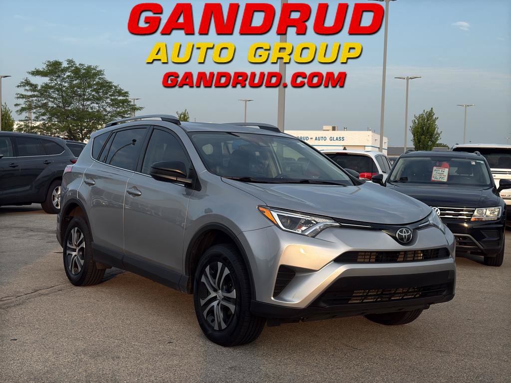 Used 2018 Toyota RAV4 LE FWD video 1