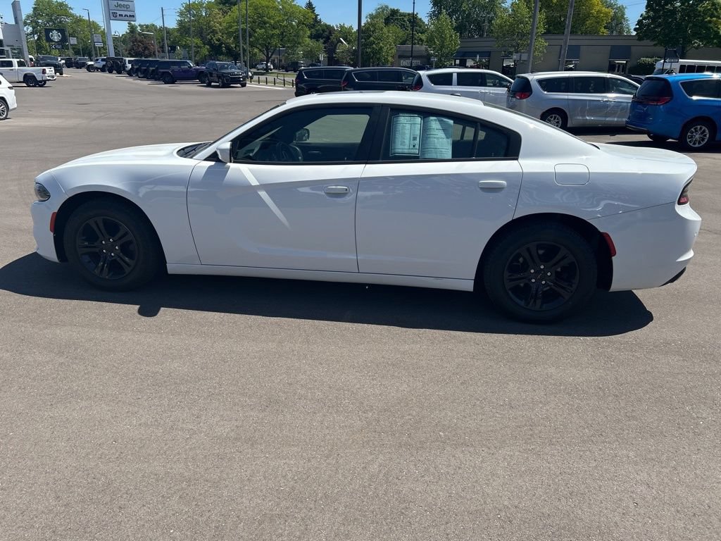 Used 2020 Dodge Charger SXT w/ Leather Interior Group RWD image 8
