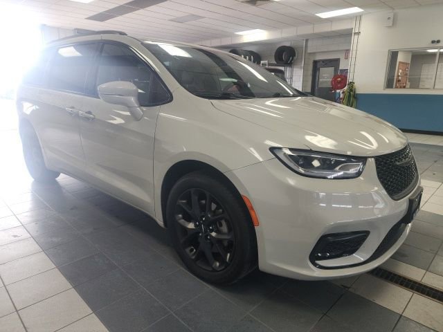 Used 2021 Chrysler Pacifica Limited w/ S Appearance Package