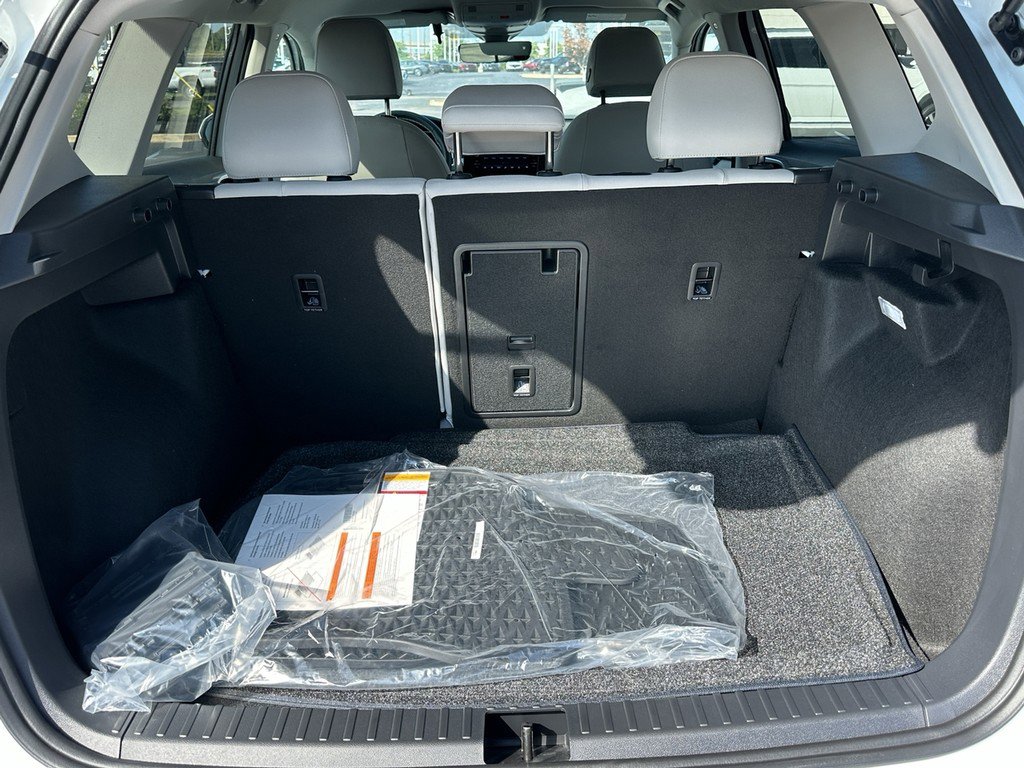 New 2025 Volkswagen Taos SE image 4