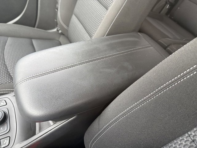 Used 2023 GMC Terrain SLE w/ Driver Convenience Package image 28