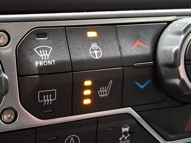 Used 2020 Jeep Wrangler Unlimited Sahara image 25