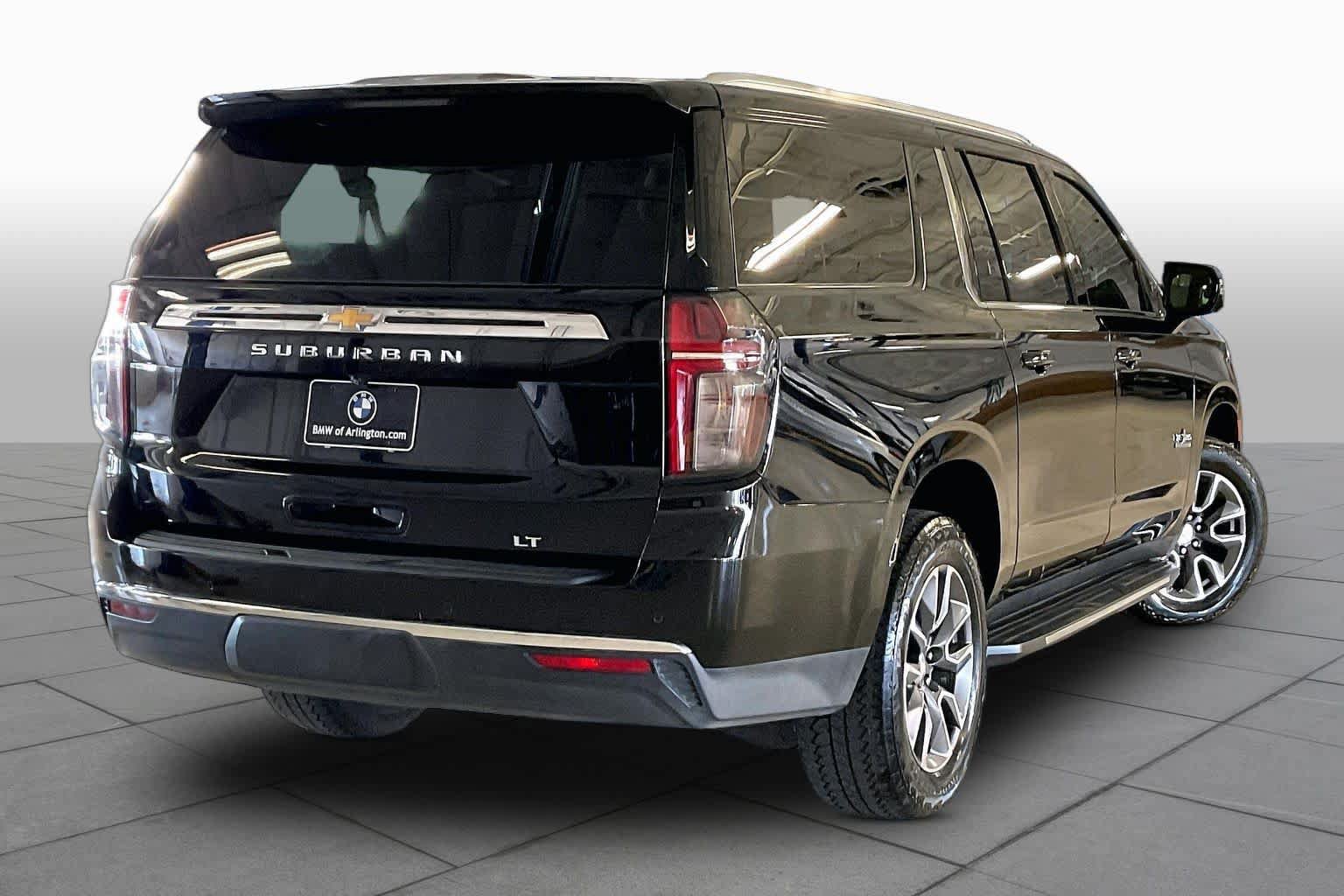 Used 2021 Chevrolet Suburban LT w/ Luxury Package RWD image 12