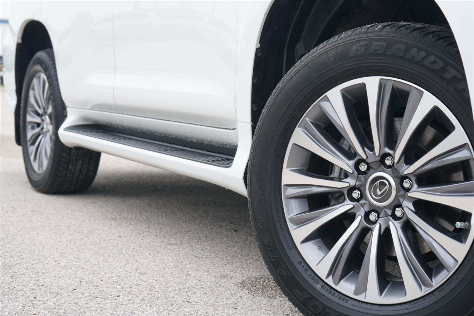 Used 2021 Lexus GX 460 Luxury w/ Off Road Package AWD/4WD image 2