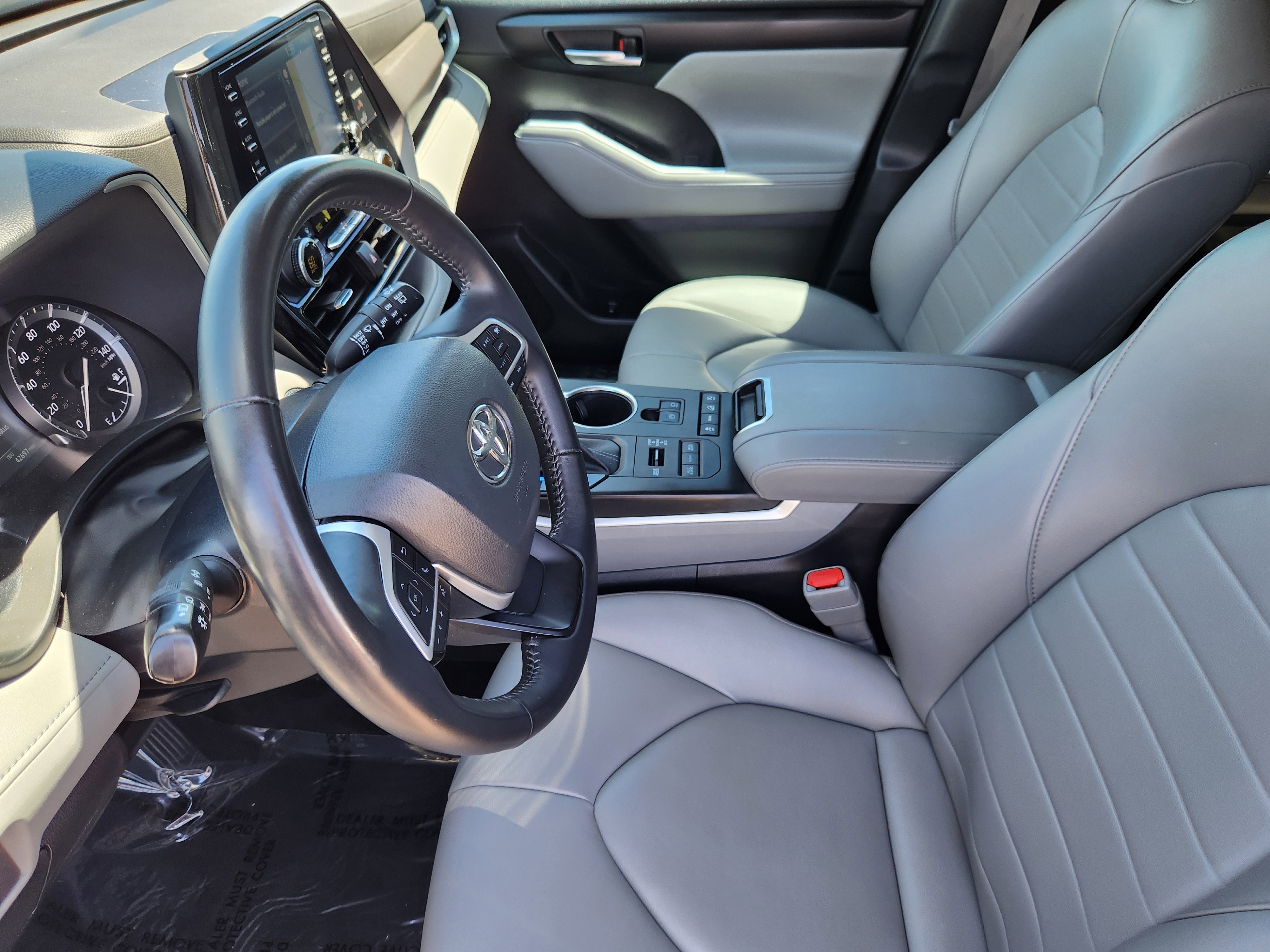 Used 2022 Toyota Highlander XLE image 8