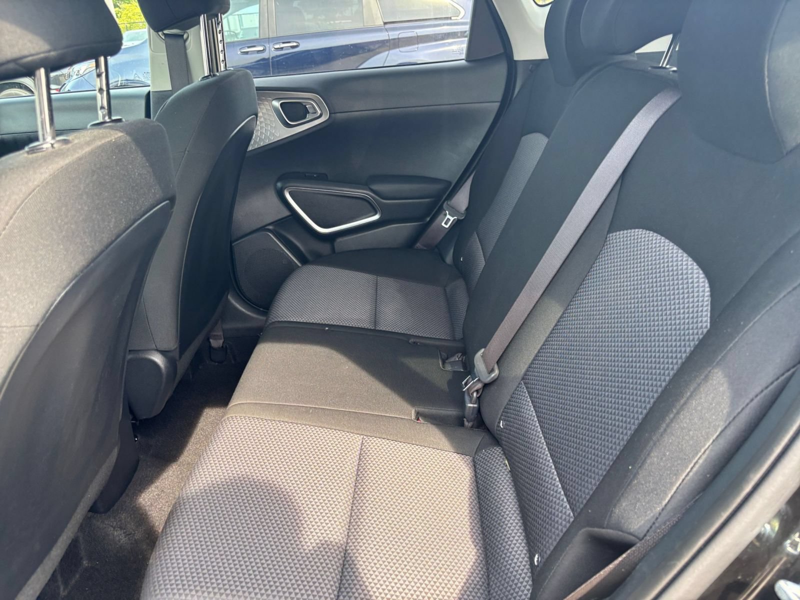 Used 2025 Kia Soul LX w/ LX Technology Package FWD image 22