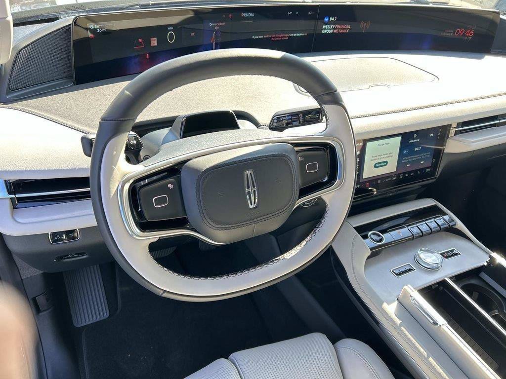 New 2026 Lincoln Navigator Premiere AWD/4WD image 11
