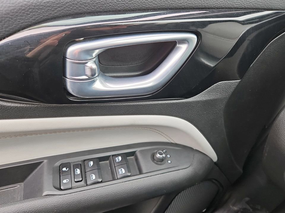 Used 2025 Jeep Compass Limited image 21