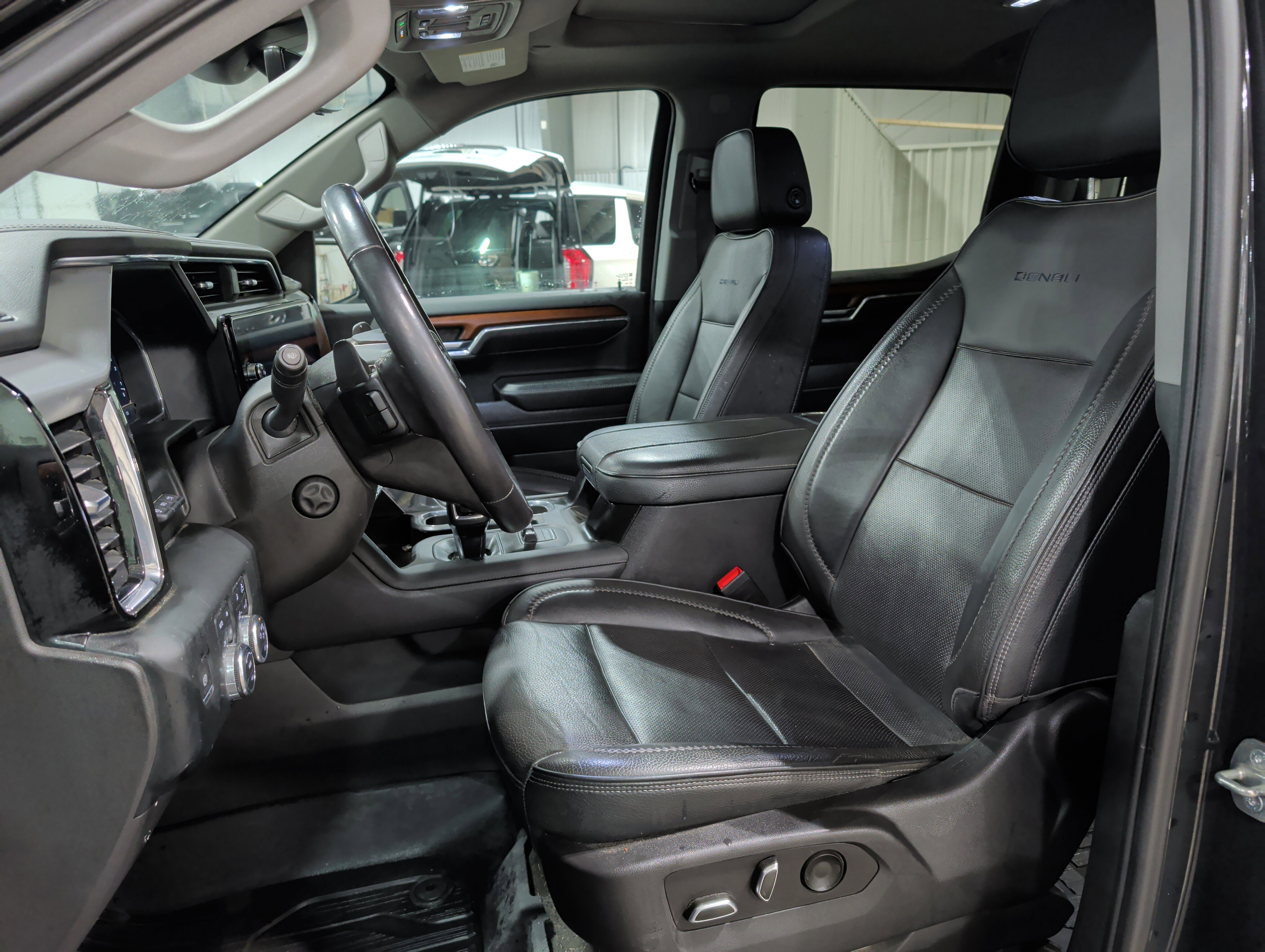 Used 2023 GMC Sierra 1500 Denali w/ Denali Reserve Package AWD/4WD image 8