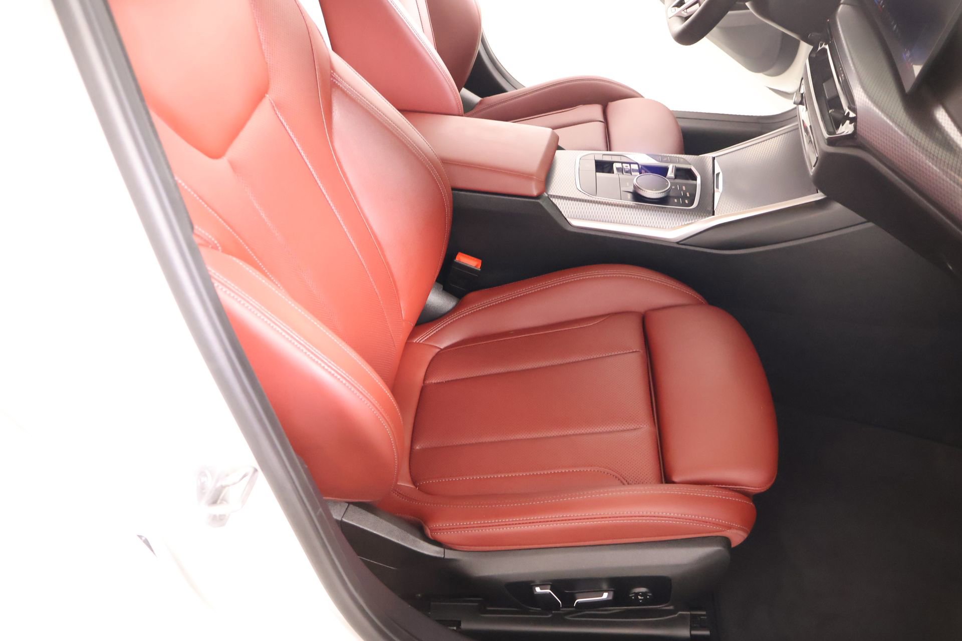 Used 2025 BMW 330i Sedan w/ M Sport Package image 14
