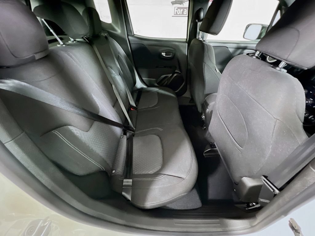 Used 2021 Jeep Renegade Latitude AWD/4WD image 28