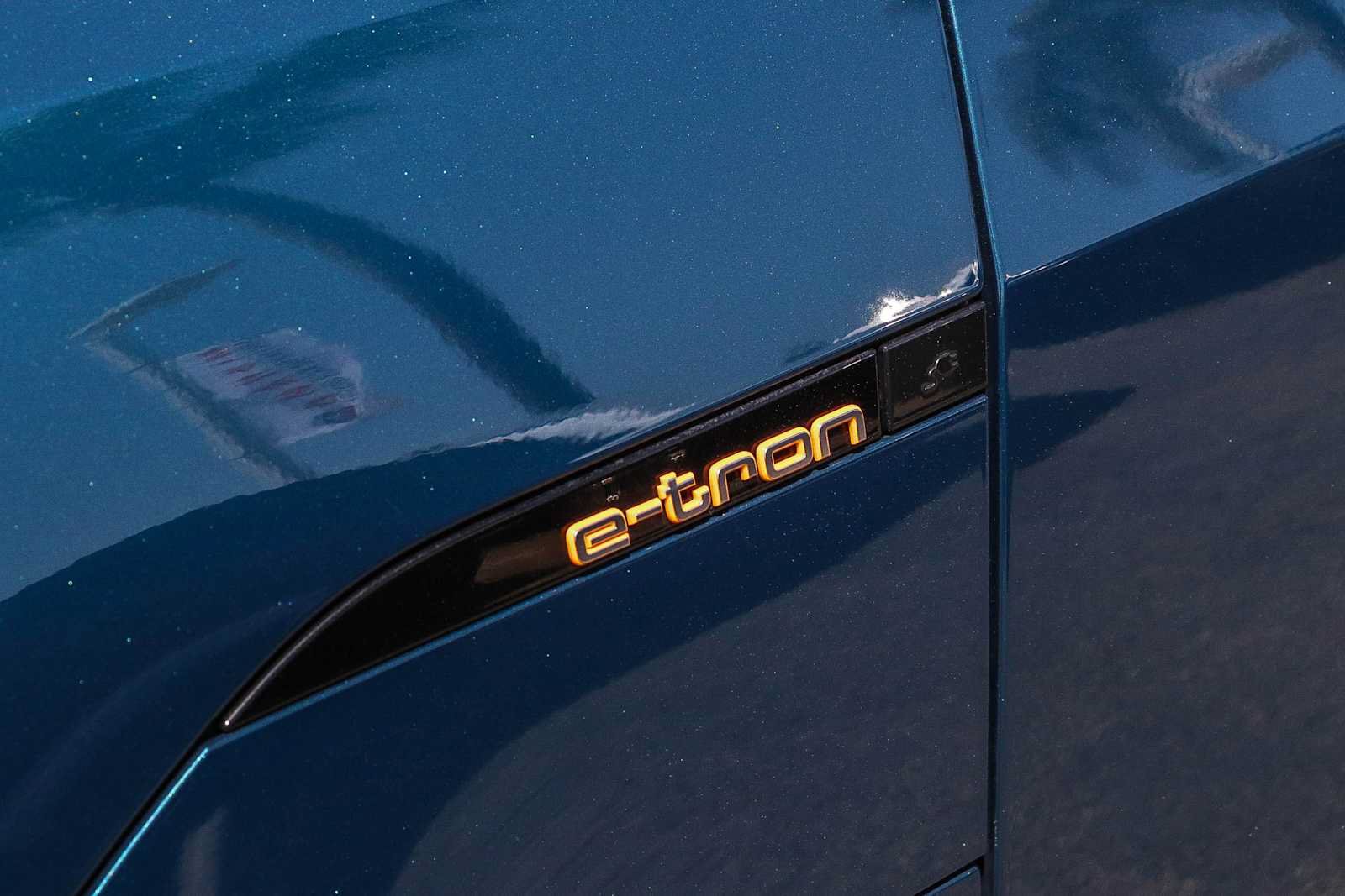 Used 2019 Audi e-tron Prestige w/ Prestige Package AWD/4WD image 16