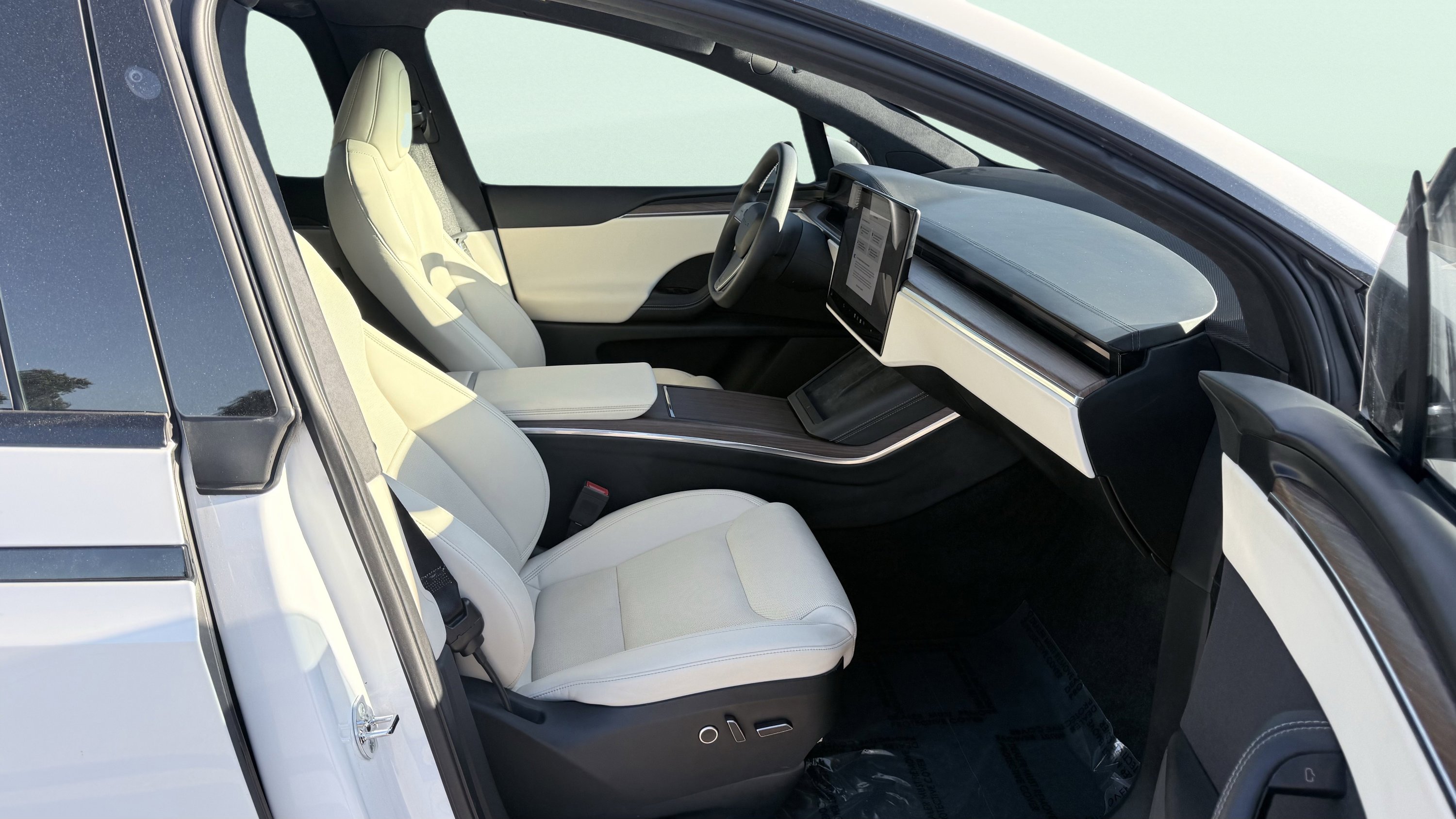 Used 2022 Tesla Model X image 45