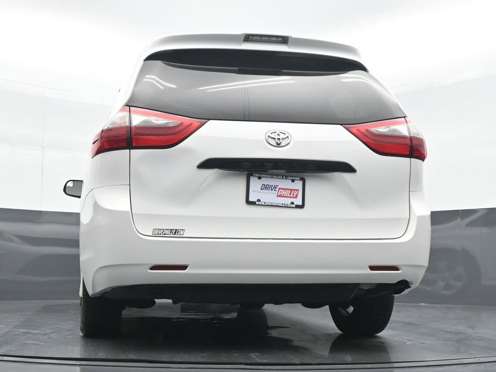 Used 2020 Toyota Sienna L image 19