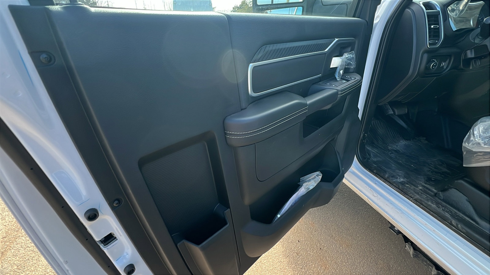 New 2025 RAM 5500 4x4 Regular Cab image 15